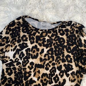 Leopard 🐆 stretchy material shirt  SIZE SMALL